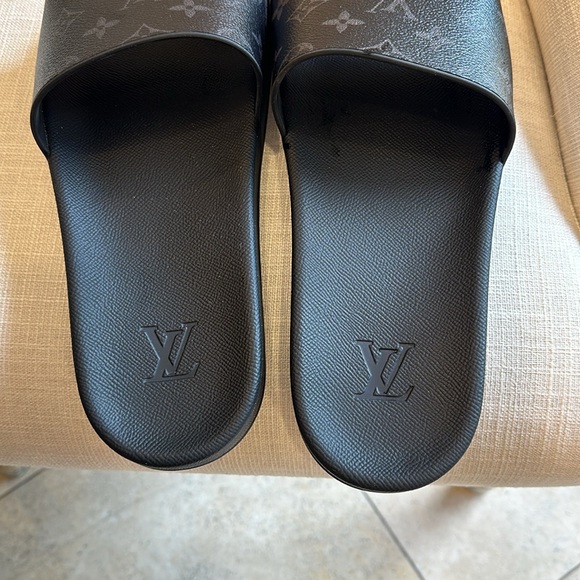 Louis Vuitton men’s slides size 10 US 11 EU - Picture 2 of 4